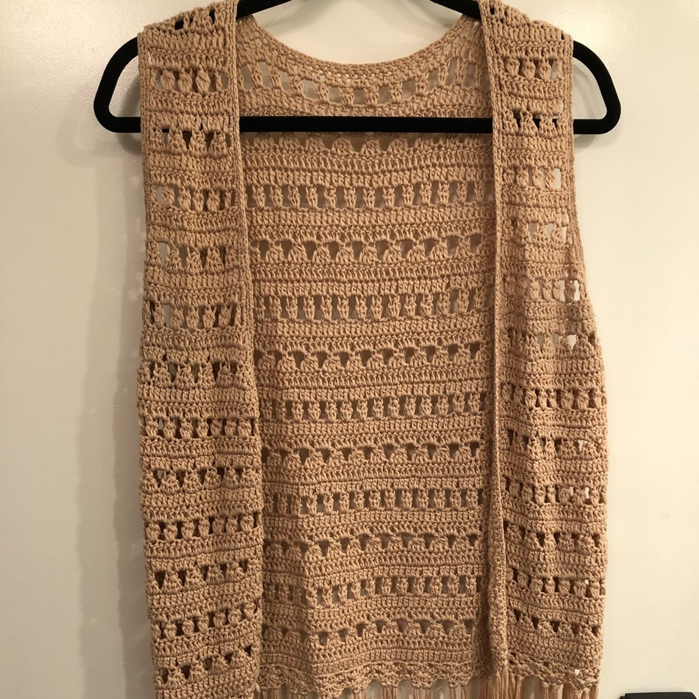 Knit vest with fringe
